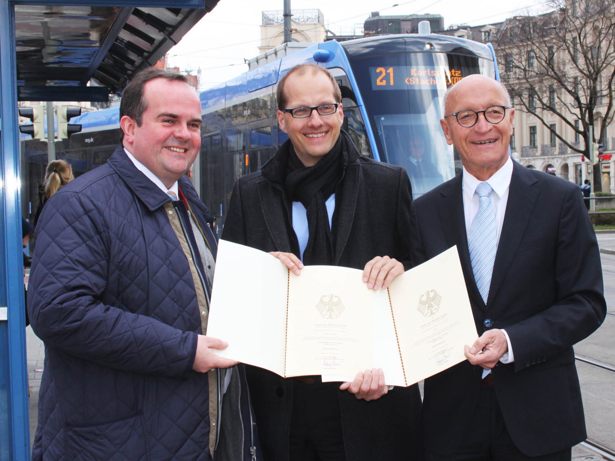 Bernhard Loos überreicht Förderbescheide in Höhe von 2 Millionen Euro